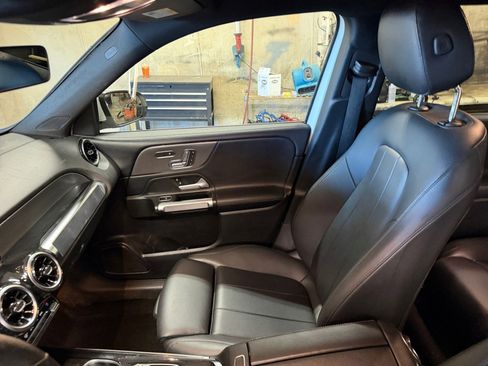 Used 2020 Mercedes-Benz GLB 250 4MATIC image 32