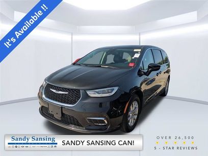 Used 2023 Chrysler Pacifica Touring-L