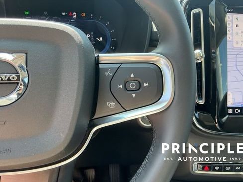Certified 2025 Volvo XC40 B5 Plus AWD/4WD image 21