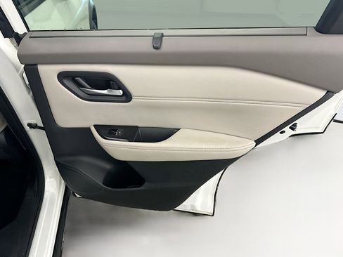 Used 2023 Nissan Rogue SL w/ SL Premium Package image 31