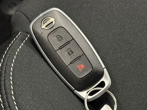 Used 2025 Nissan Rogue S FWD image 31