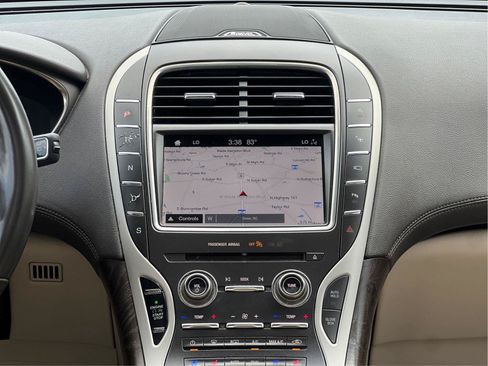 Used 2019 Lincoln Nautilus Reserve FWD image 13