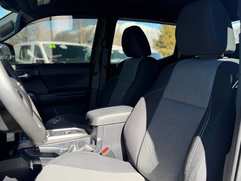 Used 2021 Toyota Tacoma TRD Sport w/ Technology Package image 39