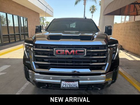 Used 2025 GMC Sierra 2500 SLT w/ SLT Premium Package AWD/4WD image 2