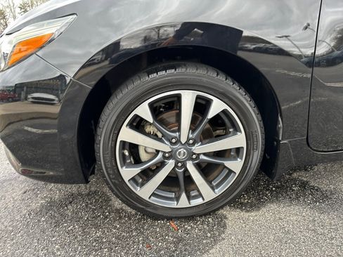 Used 2017 Nissan Altima 2.5 SR w/ LED Appearance Package image 31