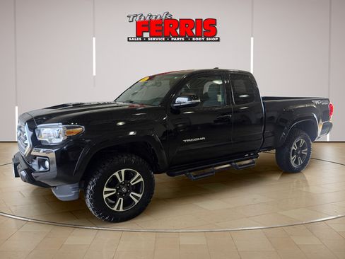 Used 2017 Toyota Tacoma TRD Sport w/ Tow Package (A/T) AWD/4WD image 1
