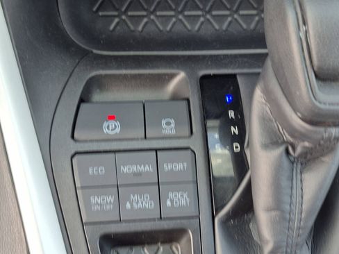 Used 2025 Toyota RAV4 XLE image 30