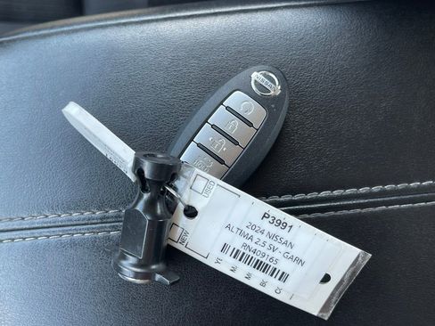 Used 2024 Nissan Altima 2.5 SV FWD image 28