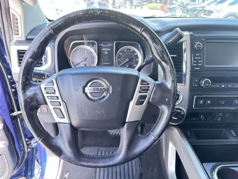 Used 2018 Nissan Titan SV w/ SV Convenience Package AWD/4WD image 18