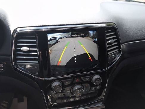 Used 2020 Jeep Grand Cherokee Altitude AWD/4WD image 19