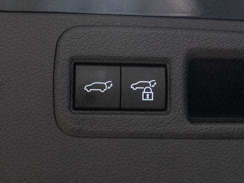 Certified 2024 Toyota Venza LE AWD/4WD image 32