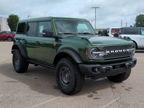 New 2025 Ford Bronco Badlands image 2