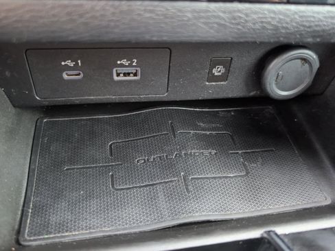 Used 2022 Mitsubishi Outlander SE image 29