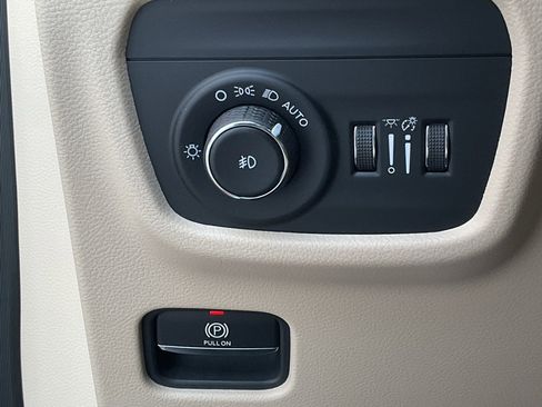 Used 2023 Jeep Grand Cherokee Limited w/ Trailer Tow Prep Group (B) image 31