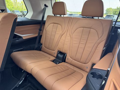 Used 2022 BMW X7 xDrive40i w/ Premium Package AWD/4WD image 29