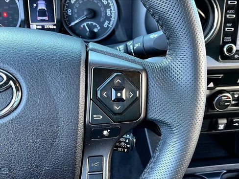 Used 2022 Toyota Tacoma TRD Sport AWD/4WD image 30