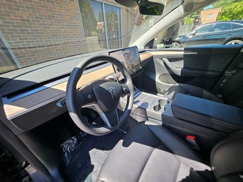 Used 2023 Tesla Model Y Long Range AWD/4WD image 38