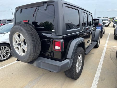 Used 2018 Jeep Wrangler Unlimited Sport S AWD/4WD image 4