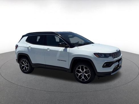 Used 2025 Jeep Compass Limited AWD/4WD image 2