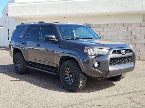 Used 2019 Toyota 4Runner SR5 AWD/4WD image 3