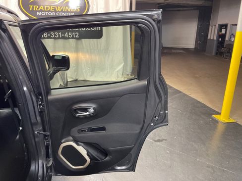 Used 2017 Jeep Renegade Latitude w/ Cold Weather Group AWD/4WD image 25