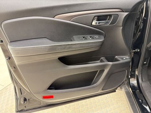 Used 2022 Honda Pilot Sport image 13
