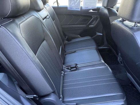 Used 2024 Volkswagen Tiguan SE w/ Panoramic Sunroof Package image 28