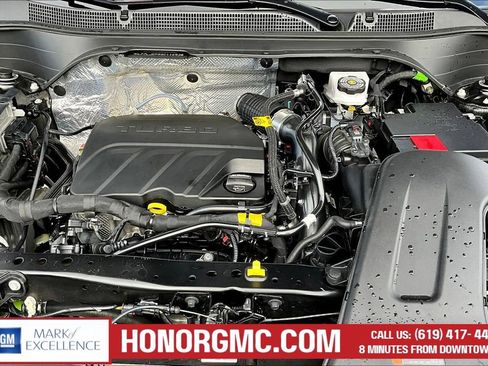 Used 2025 Chevrolet Trax RS w/ Sunroof Package FWD image 30