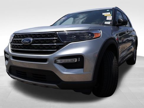 Used 2024 Ford Explorer XLT w/ Equipment Group 202A AWD/4WD image 5
