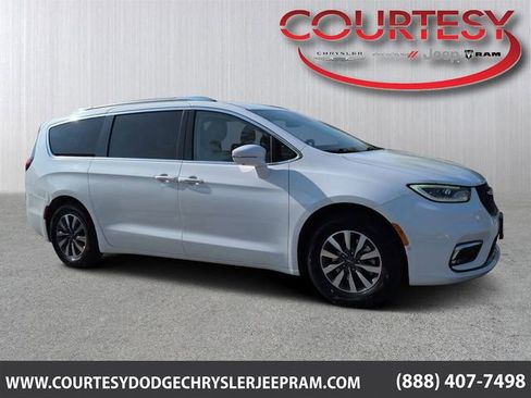 Certified 2021 Chrysler Pacifica Touring-L FWD image 1