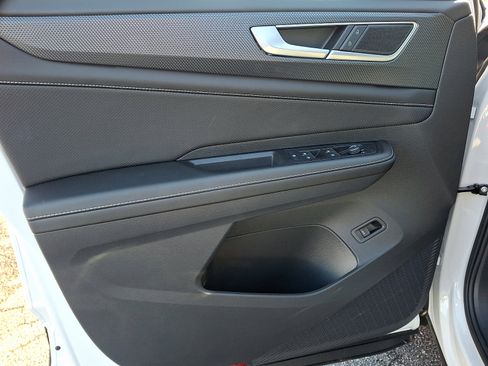 New 2025 Volkswagen Atlas Cross Sport SEL image 8