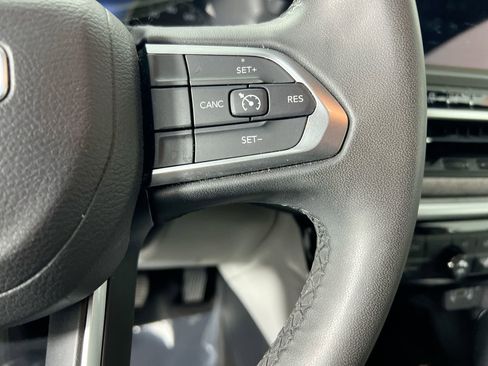 Used 2024 Jeep Compass Latitude image 17