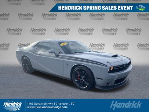 Used 2022 Dodge Challenger R/T w/ Plus Package image 1