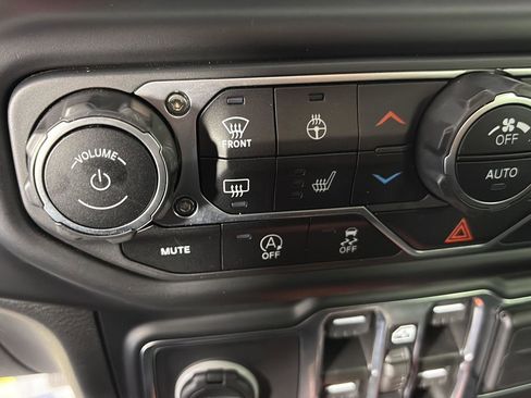 Used 2023 Jeep Wrangler Rubicon w/ Cold Weather Group image 35