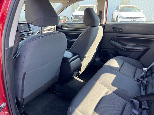 Used 2024 Nissan Altima 2.5 SV FWD image 19