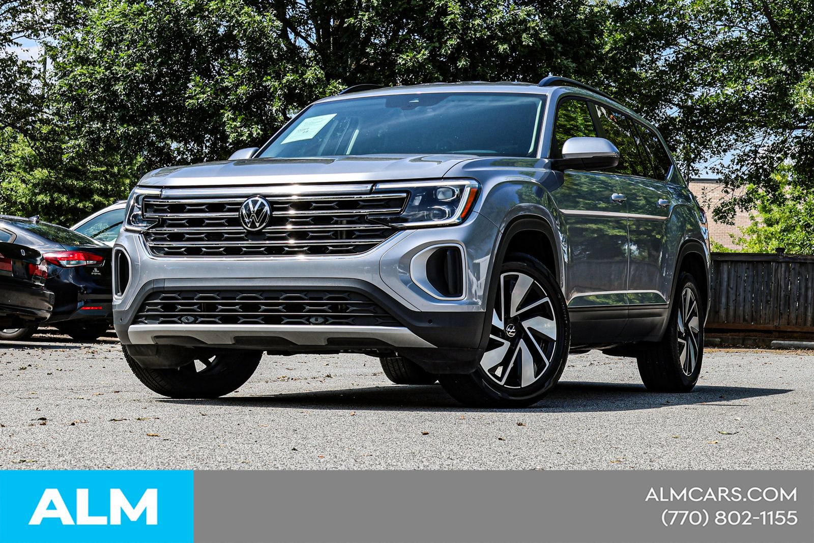 Used 2025 Volkswagen Atlas SE FWD image 2