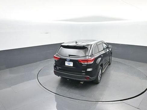 Used 2019 Toyota Highlander XLE image 25