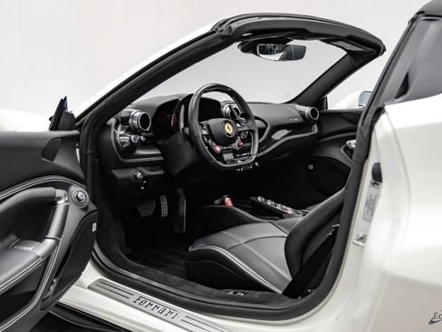 Used 2022 Ferrari F8 Tributo RWD image 45