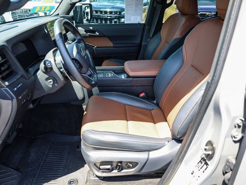 Used 2024 Lexus GX 550 AWD/4WD image 12