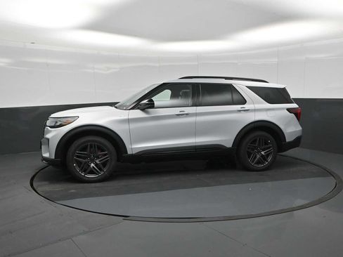 New 2026 Ford Explorer ST-Line w/ ST-Line Street Pack AWD/4WD image 4