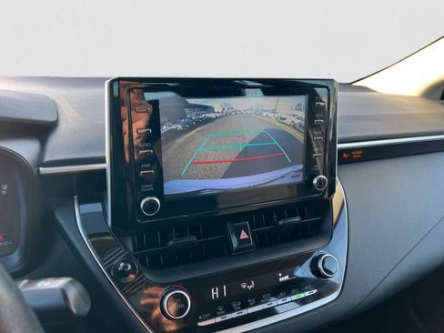 Used 2020 Toyota Corolla LE image 19