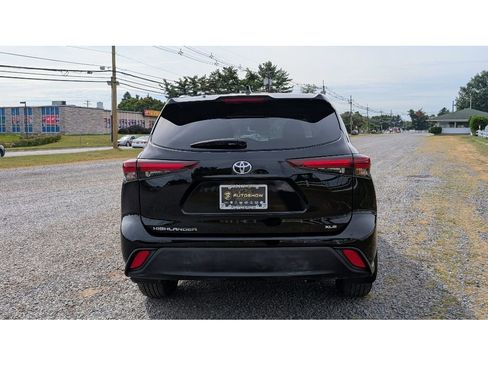 Used 2024 Toyota Highlander XLE image 6