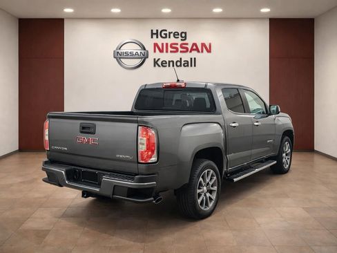 Used 2019 GMC Canyon Denali image 4