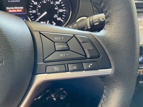 Used 2019 Nissan Rogue SV FWD image 13