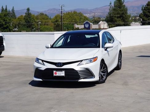 Used 2023 Toyota Camry XLE FWD image 1