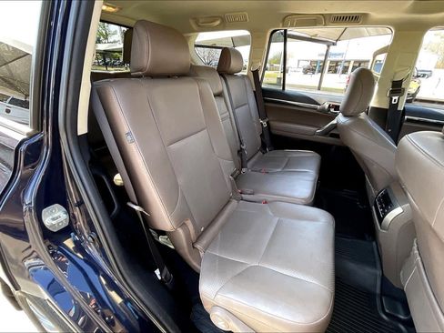 Used 2023 Lexus GX 460 Luxury w/ Accessory Package AWD/4WD image 19