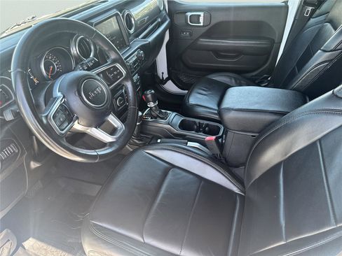 Used 2019 Jeep Wrangler Unlimited Sahara AWD/4WD image 14