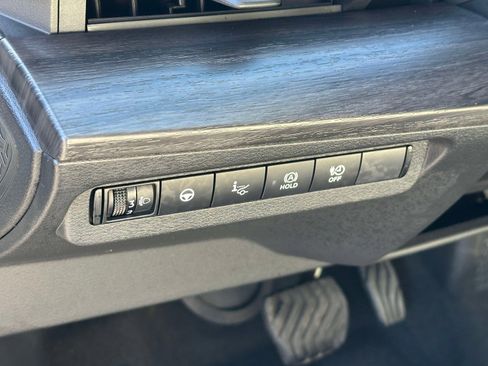 Used 2024 Nissan Ariya AWD image 18