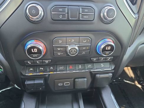 Used 2020 GMC Sierra 1500 AT4 w/ AT4 Premium Package AWD/4WD image 33