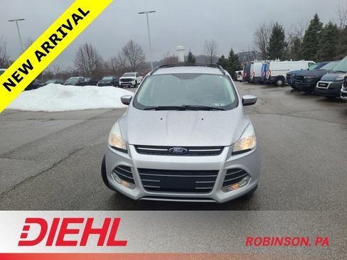 Used 2016 Ford Escape SE w/ SE Chrome Package image 2